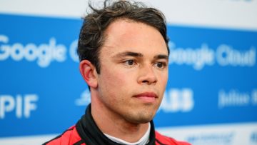 Nyck de Vries blames 'misjudgement' after Formula E opening lap team-mate clash