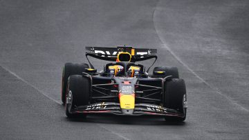 F1 legend points to Verstappen 'mistakes'